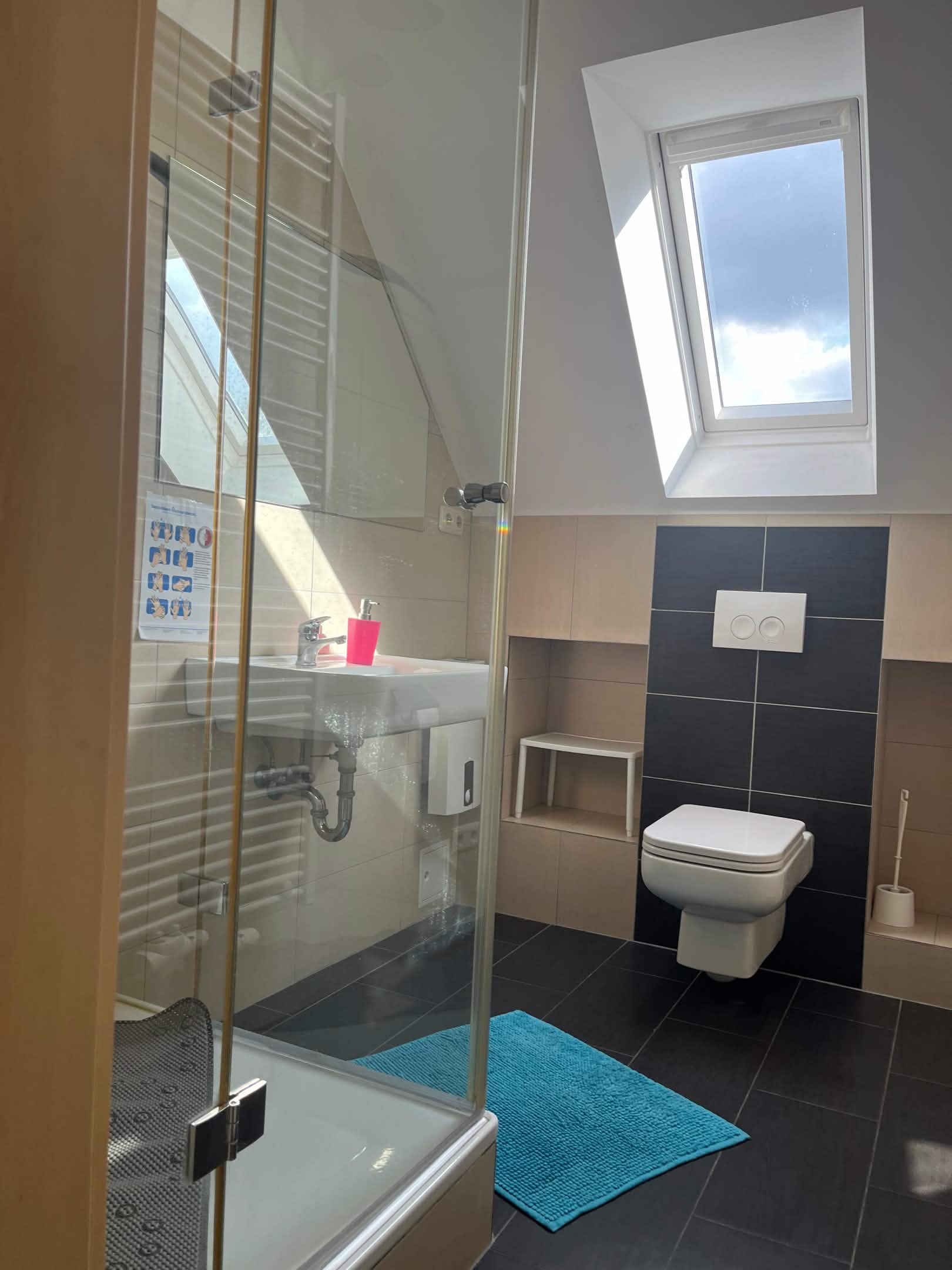 Badezimmer mit Dusche